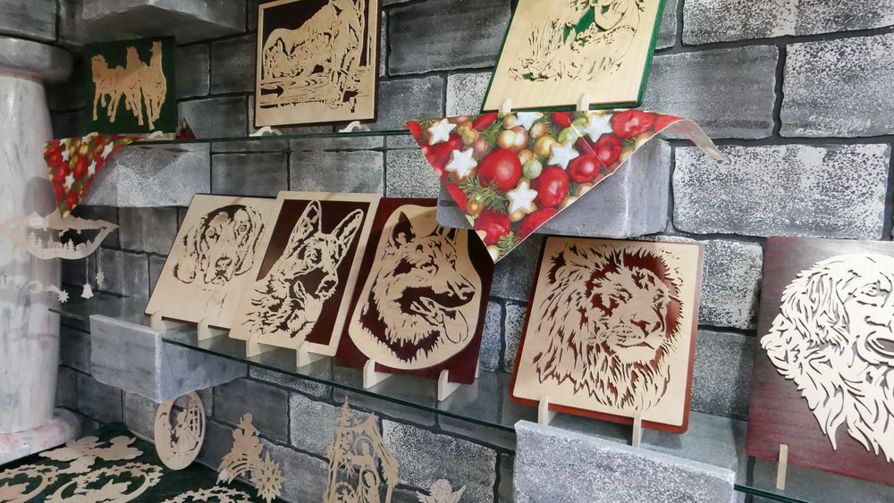 Weihnachtsmarkt Linz Kunsthandwerk Holzbilder