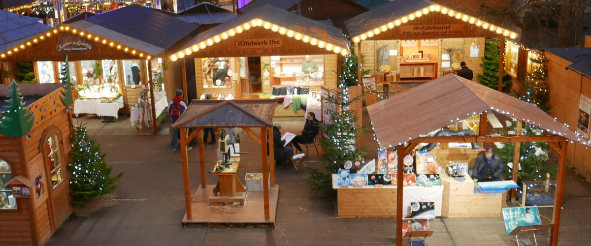 Handwerk Live am Weihnachtsmarkt Linz Volksgarten