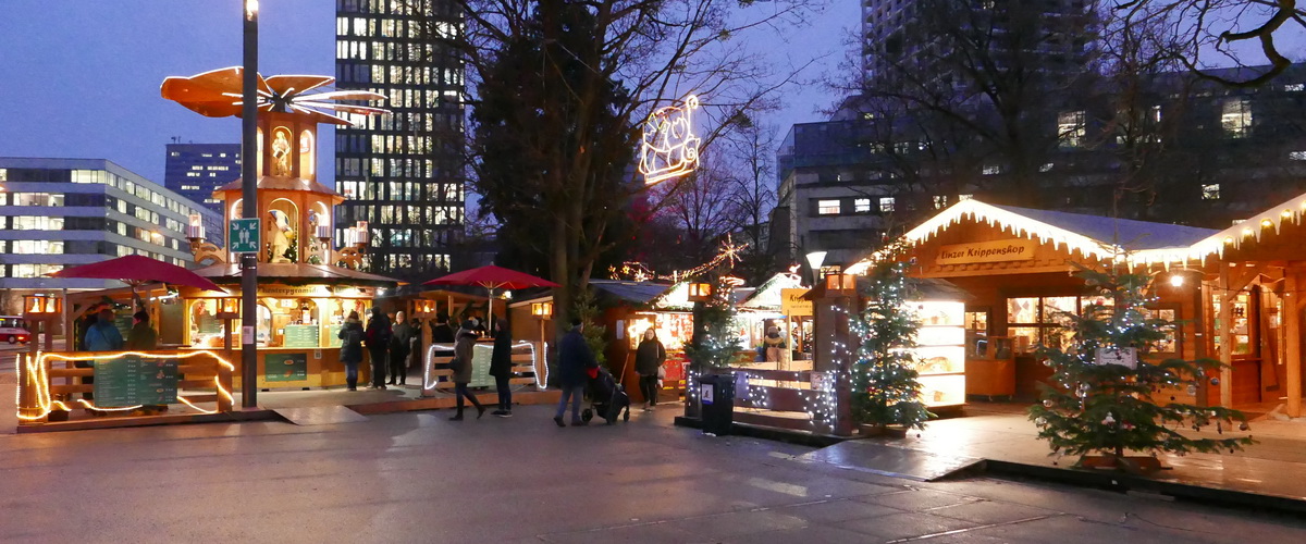 Weihnachtsmarkt Linz Volksgarten Weihnachtspyramide